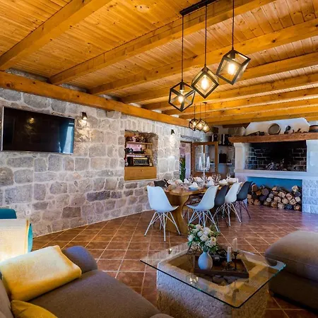 4 Bedroom Pet Friendly In * Gromaca