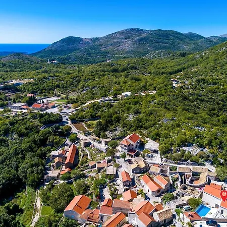 4 Bedroom Pet Friendly In Holiday home Gromaca