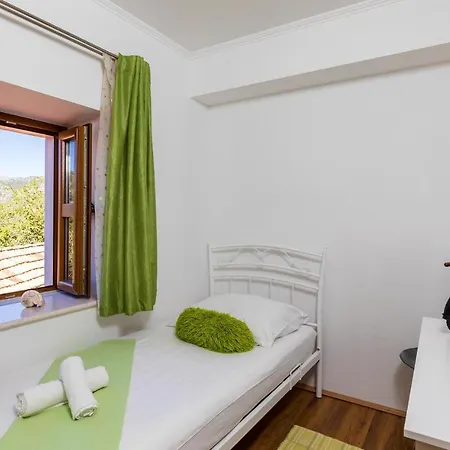 Holiday home 4 Bedroom Pet Friendly In *