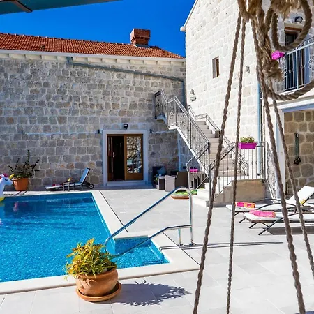 4 Bedroom Pet Friendly In Gromaca