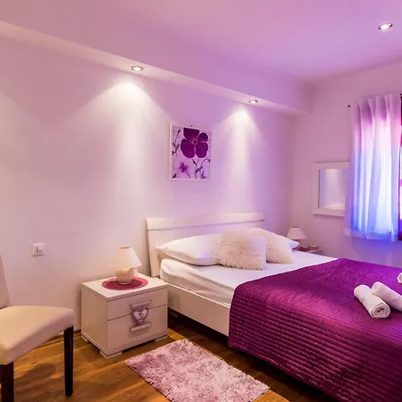 4 Bedroom Pet Friendly In