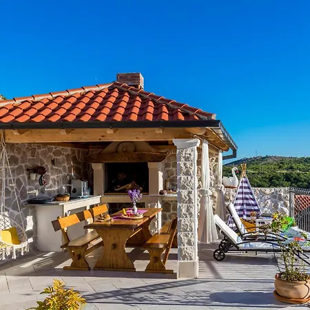 Holiday home 4 Bedroom Pet Friendly In