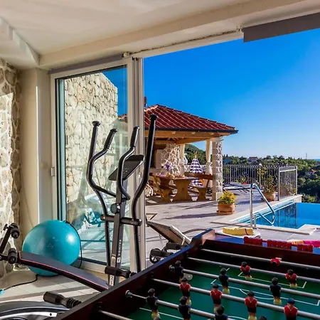 4 Bedroom Pet Friendly In