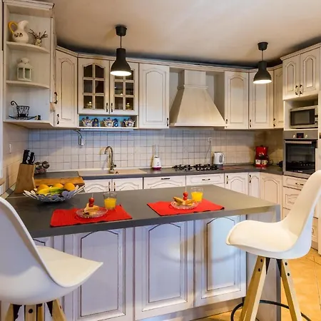 בית נופש 4 Bedroom Pet Friendly In *
