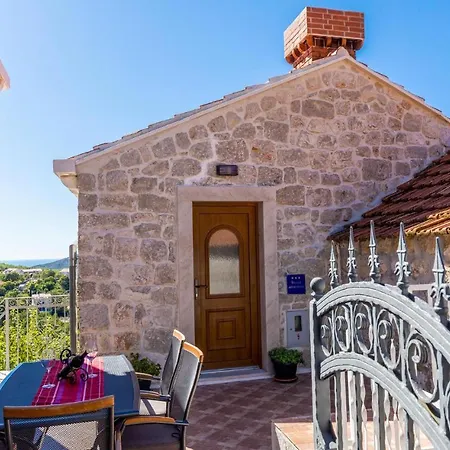 בית נופש 4 Bedroom Pet Friendly In *