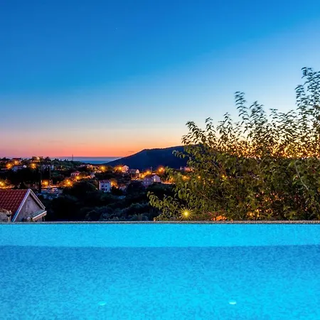 בית נופש 4 Bedroom Pet Friendly In