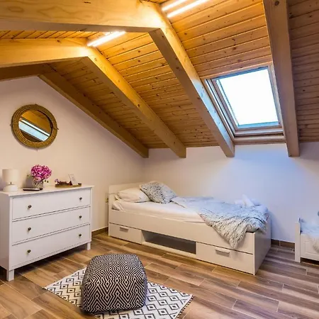 בית נופש 4 Bedroom Pet Friendly In *