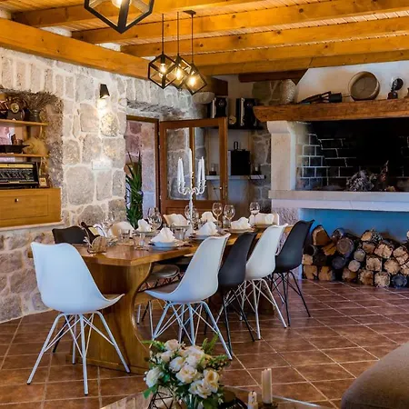 4 Bedroom Pet Friendly In