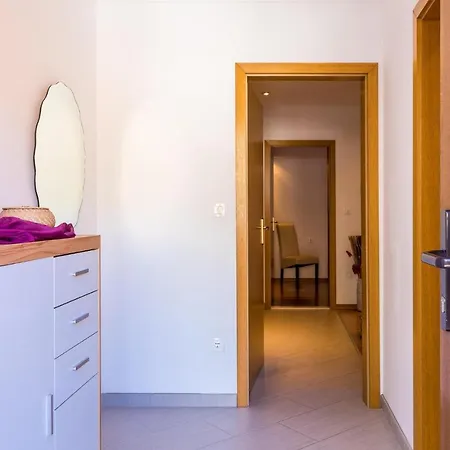 4 Bedroom Pet Friendly In