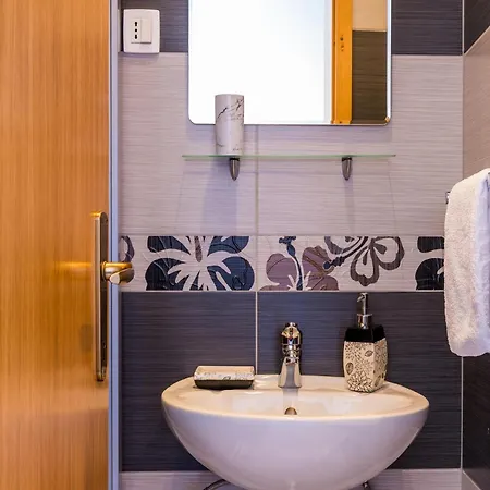 בית נופש 4 Bedroom Pet Friendly In Gromaca