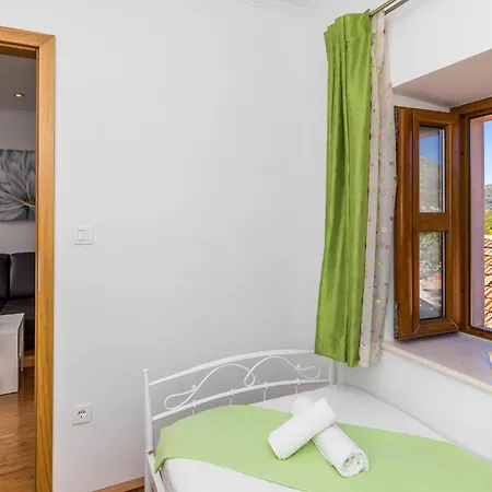 בית נופש 4 Bedroom Pet Friendly In