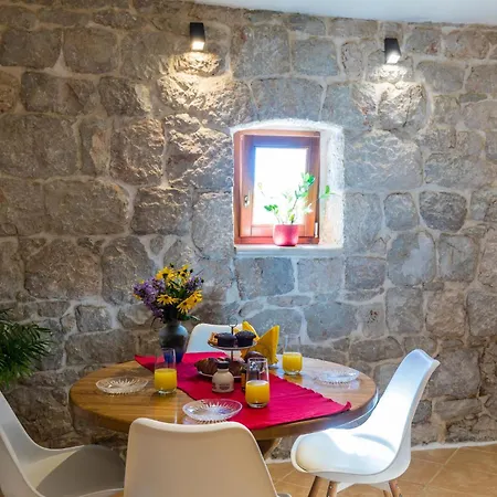 בית נופש 4 Bedroom Pet Friendly In *