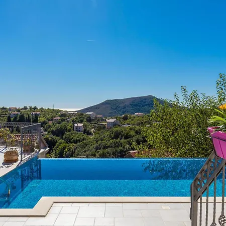 בית נופש 4 Bedroom Pet Friendly In